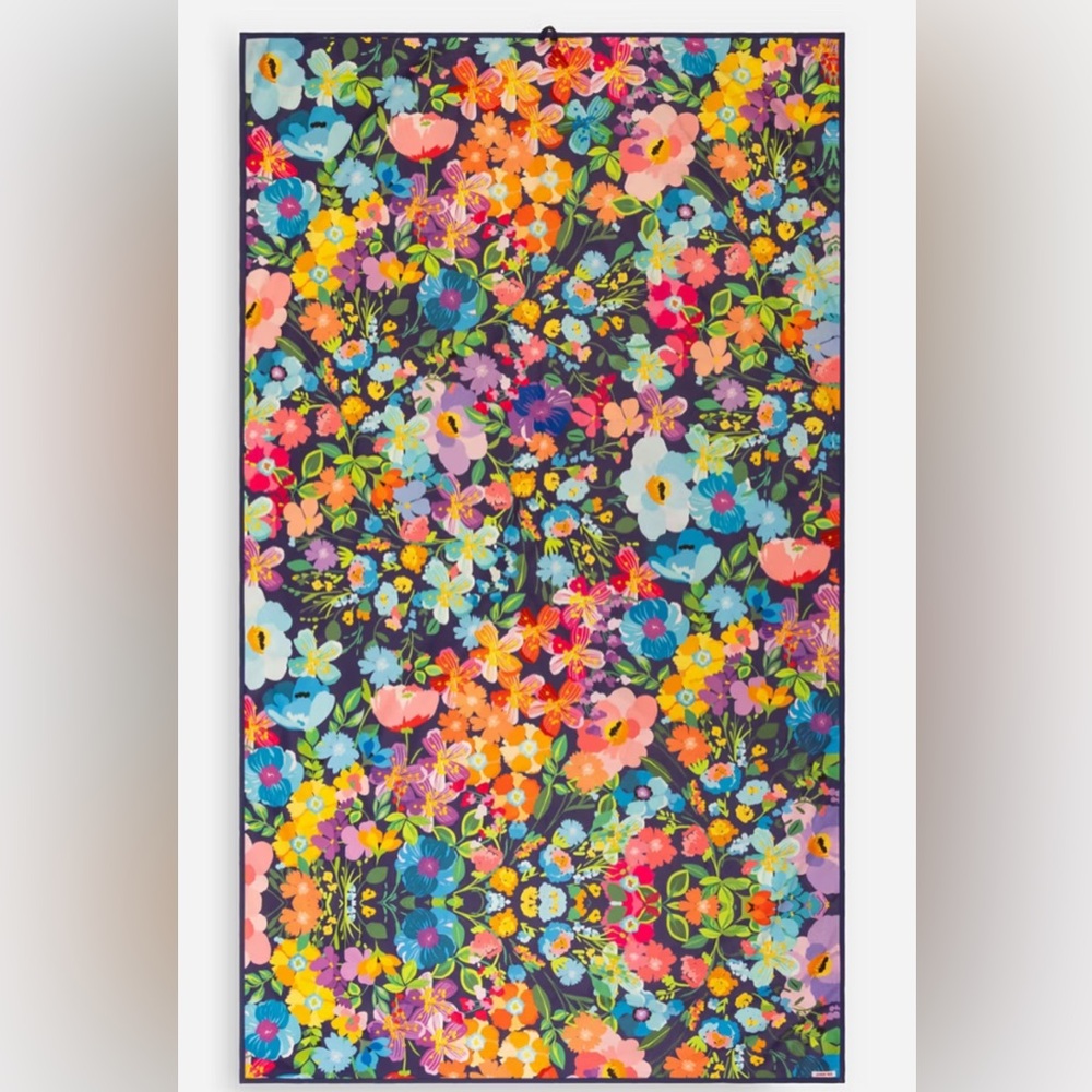 JOHNNY WAS Spello Bloom Beach Towel & Bag 40” X 70”Reversible Sand Resistant NWT - Picture 2 of 4